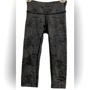 Lululemon Wunder Under cropped legging size 4